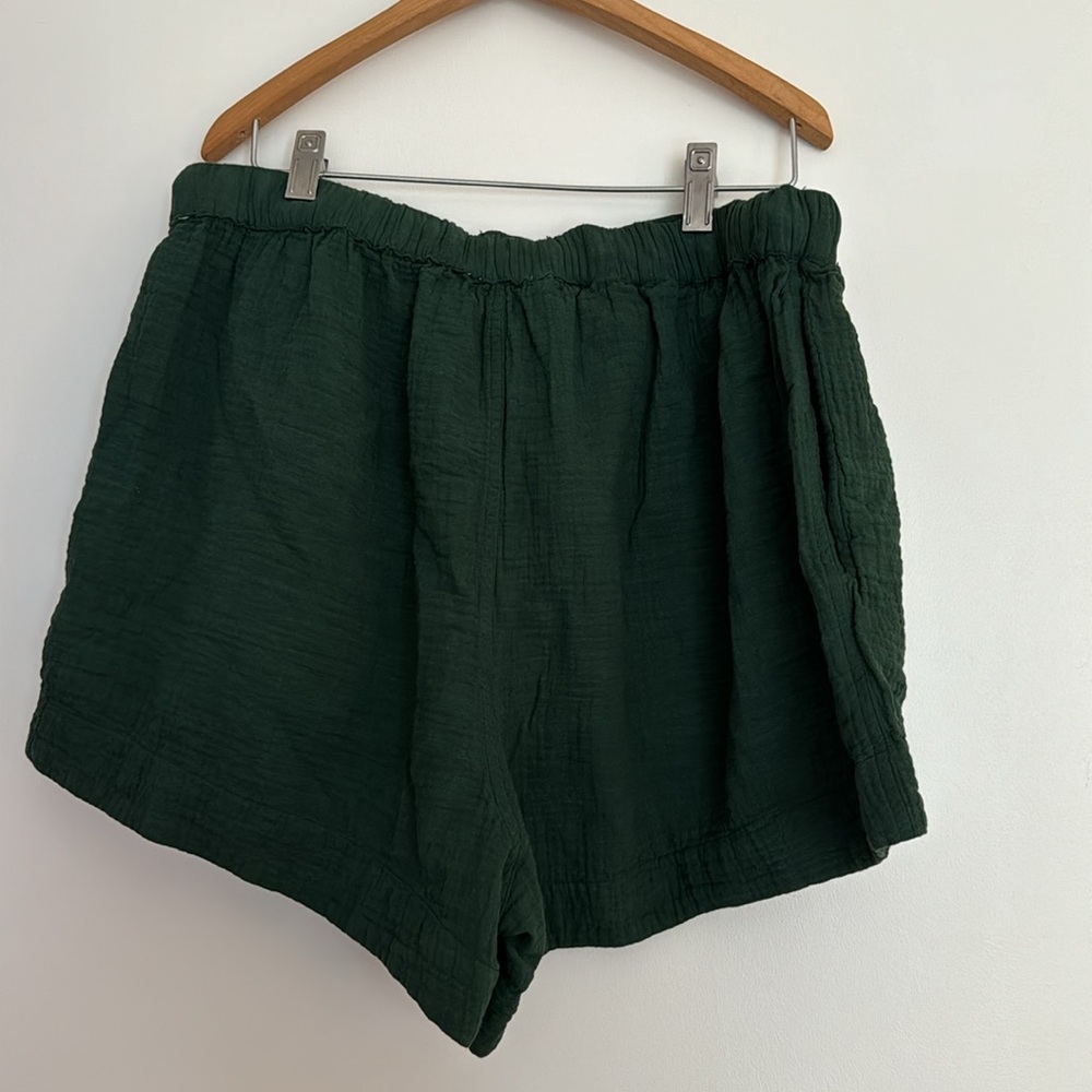 The Great. by Emily and Merrit - The Gauze Bonfire Short in Dark Forest size 3 - Picture 7 of 7
